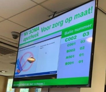 Ziekenhuis wachtrijbeheer systeem Plus LCD-scherm voor display Centraal token nummer display samen met reclame en multimedia informatie